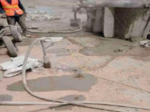 贺兰水泥混凝土路面板底注浆技术 路面脱空注浆整治方案