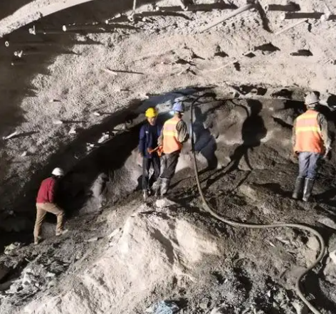 贺兰拱顶带模注浆料的施工流程及注意事项